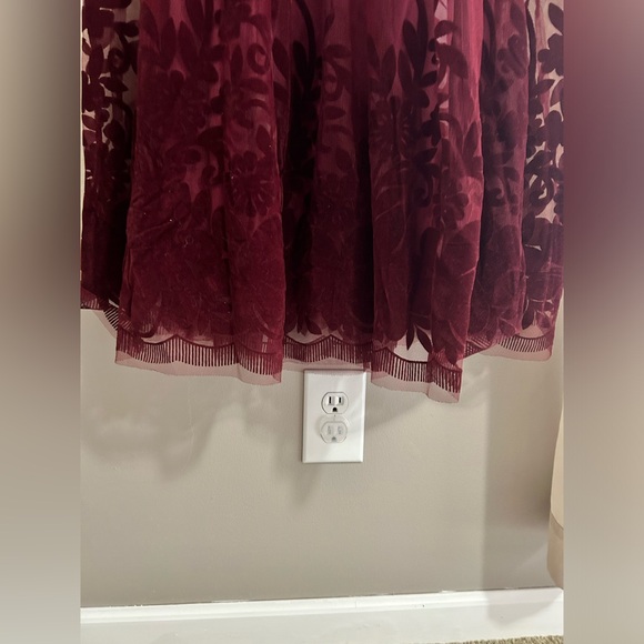 Burgundy patterned tulle dress - Picture 2 of 10